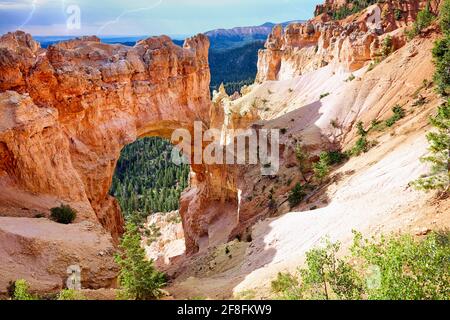 Natural Arch Bridge im Bryce Canyon National Park. Utah USA Stockfoto