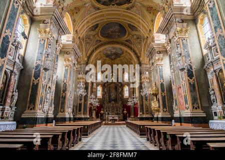 Innenraum des Doms Dom Santa Maria Assunta (deutsch: Dom Mariae Aufnahme in den Himmel und St. Kassian) von Brixen - Brixen. Trentino Alto Stockfoto