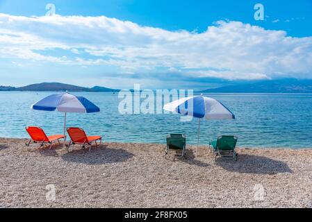 Blick auf einen leeren Strand bei Sarande, Albanien Stockfoto