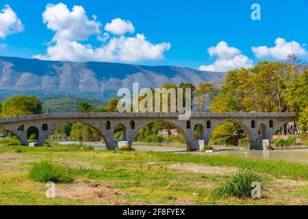 Gorica Brücke in der albanischen Stadt Berat Stockfoto