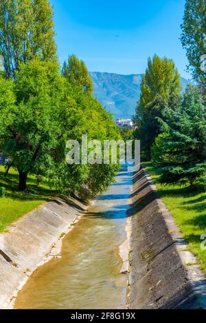 Lana Fluss im Zentrum von Tirana, Albanien Stockfoto