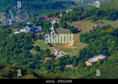 Luftaufnahme der Bergstation der Seilbahn Dajti ekspres In Albanien Stockfoto