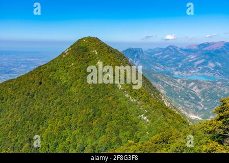 Mount Tujanit und Bovilla See am Dajti Nationalpark in Albanien Stockfoto