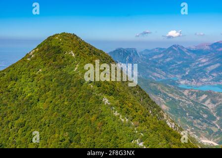 Mount Tujanit und Bovilla See am Dajti Nationalpark in Albanien Stockfoto