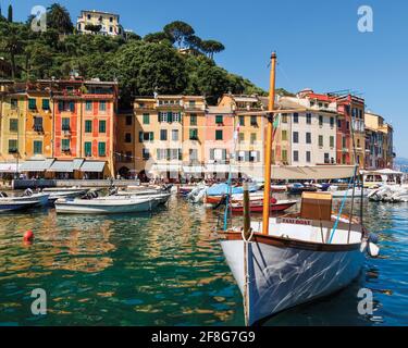 Portofino, Provinz Genua, Italienische Riviera, Italien. Der Hafen. Stockfoto