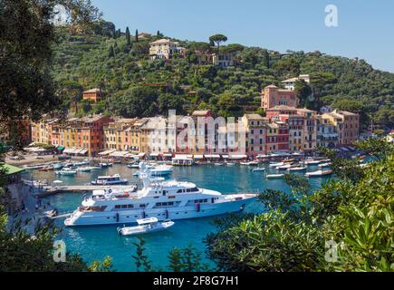 Portofino, Provinz Genua, Italienische Riviera, Italien. Der Hafen. Stockfoto