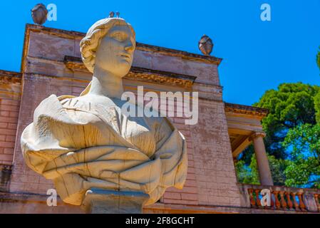 Statue im Parc del Laberint d'Horta in Barcelona, Spanien Stockfoto