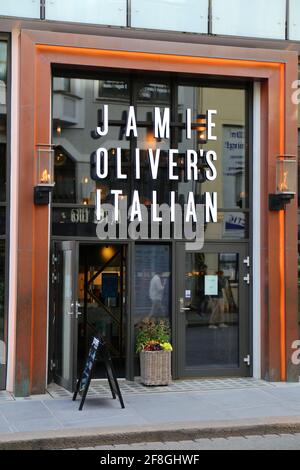 BERGEN, NORWEGEN - 23. JULI 2020: Jamie Oliver's italienisches Restaurant in Bergen, Norwegen. Die Restaurantkette wurde vom britischen Starkoch Ja gegründet Stockfoto