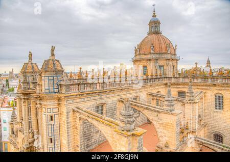 Luftaufnahme der Kathedrale des heiligen Retters in Jerez De la Corso in Spanien Stockfoto