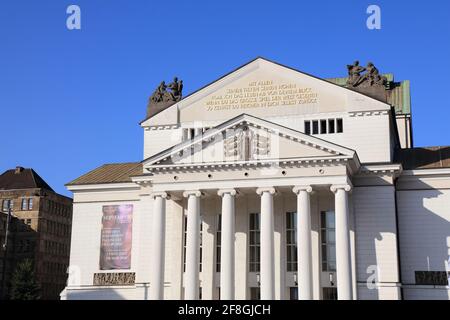 DUISBURG, DEUTSCHLAND - 18. SEPTEMBER 2020: Theater in Duisburg, Deutschland. Das Theater ist Schauplatz der Duisburger Philharmoniker, Deutsche Oper am Th Stockfoto