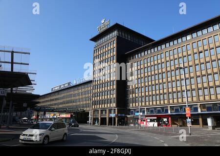 MÖNCHENGLADBACH, DEUTSCHLAND - 18. SEPTEMBER 2020: Haus Westland leerstehendes Gebäude Gladbach in Mönchengladbach, einer Großstadt in Nordrhein-Westfalen reg Stockfoto