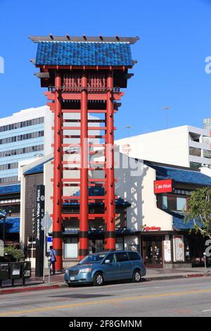 LOS ANGELES, USA - 5. APRIL 2014: Japanischer Wachturm, Touristenattraktion des Viertels Little Tokyo in Los Angeles, Kalifornien. Stockfoto