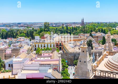 Luftaufnahme von Sevilla vom giralda-Turm mit Real Alcazar und Plaza de Espana, Spanien Stockfoto