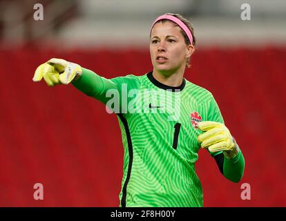 Stoke, England, 13. April 2021. Stephanie Labbe aus Kanada während des Internationalen Fußballfreundschaftsspiel im bet365 Stadium, Stoke. Bildnachweis sollte lauten: Andrew Yates / Sportimage Stockfoto