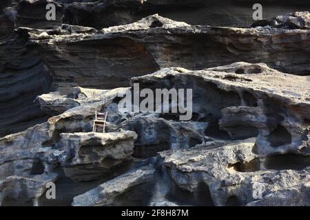 Felsformation auf dem erloschenen Vulkankrater El Golfo, im Südwesten von Lanzarote, Kanarische Inseln, Kanaren, Spanien Stockfoto