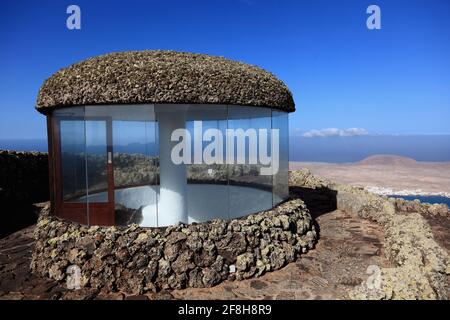 Treppenhaus, Mirador del Río ist ein Aussichtspunkt auf einer etwa 475 Meter hohen Böschung namens Batería del Río im äußersten Norden von Lanzarot Stockfoto