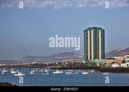 Gran Hotel, das einzige High-Rise Gebäude in Arrecife, Lanzarote, Kanarische Inseln, Kanaren, Spanien Stockfoto