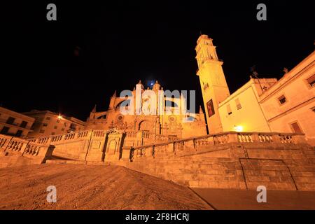 Spanien, Andalusien, Jerez de la frontera in der Provinz Cádáz, die Kathedrale Antigua Colegiata de San Savator und der Glockenturm bei Nacht Stockfoto