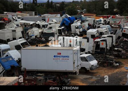 Schrottplatz mit Lastwagen, Spanien, Andalusien Stockfoto