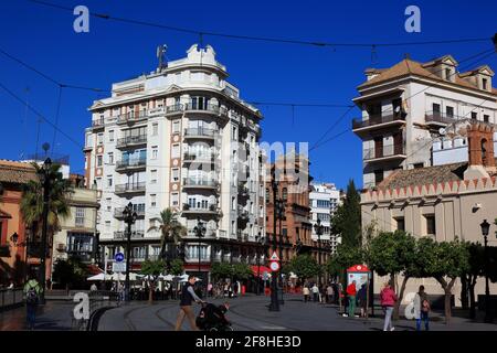 Spanien, Andalusien, Stadt Sevilla, Straße in der Altstadt, an der Puerta de Jerez Stockfoto