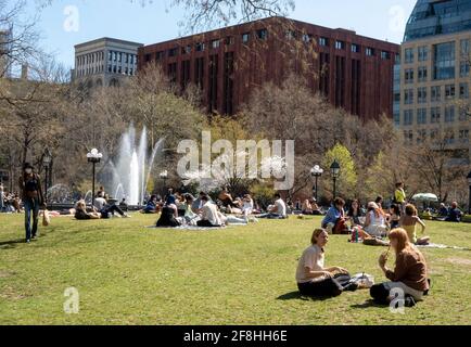 Washington Square Park ist das Herz von New York University in Greenwich Village, New York City, USA Stockfoto