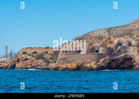 Militärische Batterie zum Schutz der Einfahrt zum Hafen von Cartagena in Spanien Stockfoto