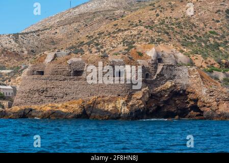 Militärische Batterie zum Schutz der Einfahrt zum Hafen von Cartagena in Spanien Stockfoto