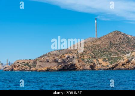 Militärische Batterie zum Schutz der Einfahrt zum Hafen von Cartagena in Spanien Stockfoto