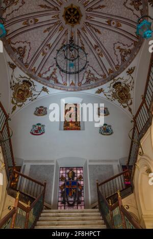 Verzierte Decke im Inneren des Bischofspalastes in Murcia, Spanien Stockfoto