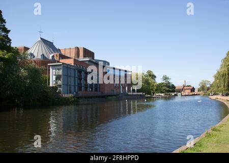 Der Fluss Avon in Stratford-upon-Avon in Warwickshire in Großbritannien, aufgenommen am 22. Juni 2020. Stockfoto