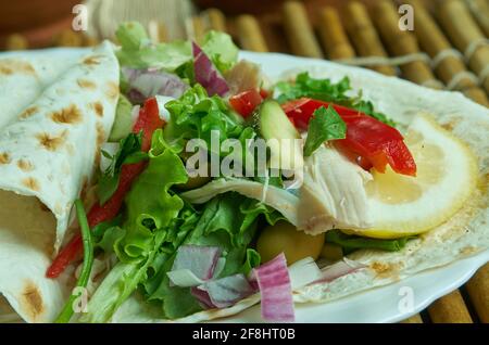 Tinga de Pollo – Chicken Tinga, ein mexikanischer Eintopf aus Huhn, Tomaten, Zwiebeln und Chipotle-Paprika. Stockfoto