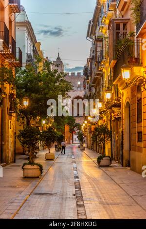 Blick auf den Palau de la Generalitat bei Sonnenaufgang in Valencia, Spanien Stockfoto