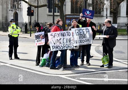 London. VEREINIGTES KÖNIGREICH. 14/04/2021, Anti Lockdown Protest, Parliament Square, Westminster, London. UK Credit: michael melia/Alamy Live News Stockfoto