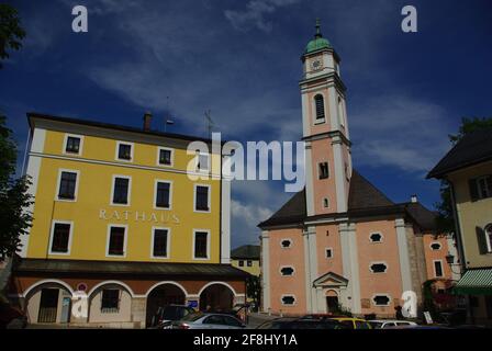 St. Andreas Kirche und Rathaus, Berchtesgaden, Bayern Stockfoto