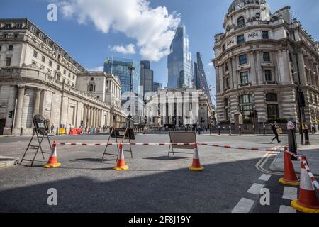 Bank Junction und Umgebung der Bank of England sehr ruhig, da die City of London versucht, zur Normalität zurückzukehren, während die Covid-Sperre aufgehoben wird. Stockfoto