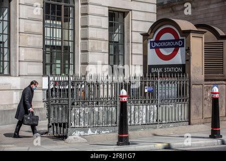 Bank Junction und Umgebung der Bank of England sehr ruhig, da die City of London versucht, zur Normalität zurückzukehren, während die Covid-Sperre aufgehoben wird. Stockfoto