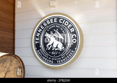 Tennessee Cider Company ist das erste Cider-Unternehmen, das in Gatlinburg eröffnet wurde und alle seine Produkte im Entwurf für Gäste zum Ausprobieren und Kaufen anbietet. Stockfoto