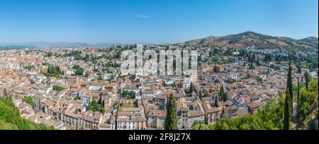 Luftaufnahme des Albaicin-Viertels in Granada von der Festung Alhambra, Spanien Stockfoto