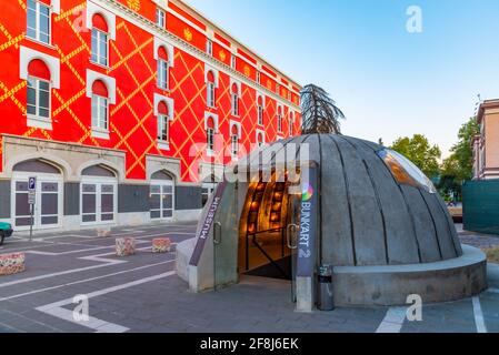 TIRANA, ALBANIEN, 28. SEPTEMBER 2019: Eintritt zum Bunk'Art 2 Museum in Tirana, Albanien Stockfoto