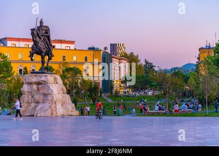 TIRANA, ALBANIEN, 28. SEPTEMBER 2019: Skanderbeg-Statue in Tirana, Albanien Stockfoto