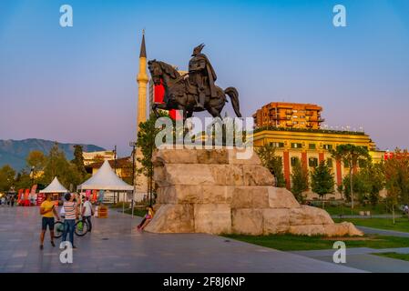 TIRANA, ALBANIEN, 28. SEPTEMBER 2019: Skanderbeg-Statue in Tirana, Albanien Stockfoto