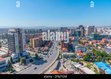 PRISHTINA, KOSOVO, 16. SEPTEMBER 2019: Luftaufnahme des Bill Clinton Boulevards in Prishtina, Kosovo Stockfoto