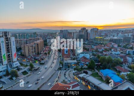 PRISHTINA, KOSOVO, 16. SEPTEMBER 2019: Blick auf den Bill Clinton Boulevard in Prishtina, Kosovo Stockfoto