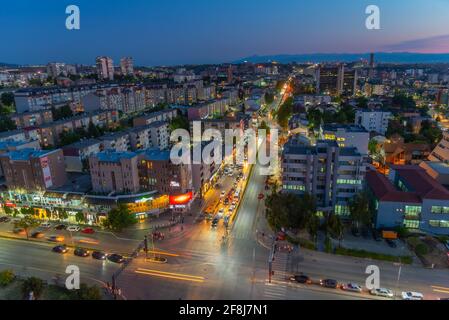 PRISHTINA, KOSOVO, 16. SEPTEMBER 2019: Blick auf den Deshmoret e Kombit Boulevard in Prishtina, Kosovo Stockfoto