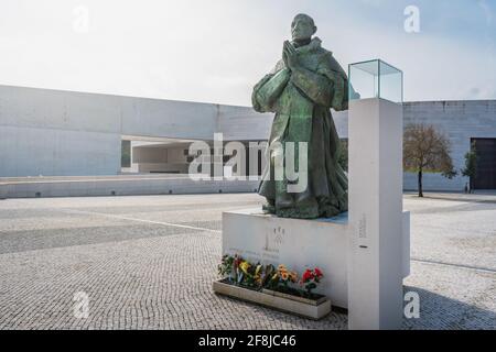 Fatima, Portugal - 12. Feb 2020: Denkmal von Papst Paul VI. Im Heiligtum von Fatima - Fatima, Portugal Stockfoto