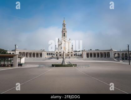 Basilika unserer Lieben Frau vom Rosenkranz im Heiligtum von Fatima - Fatima, Portugal Stockfoto