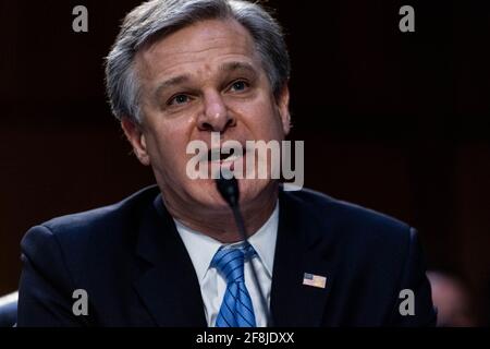 FBI-Direktor Christopher Wray spricht während einer Anhörung des Senats-Geheimdienstausschusses zum Thema „weltweite Bedrohungen“ auf dem Capitol Hill in Washington am Mittwoch, den 14. April, 2021. (Foto von Pool/Sipa USA Stockfoto