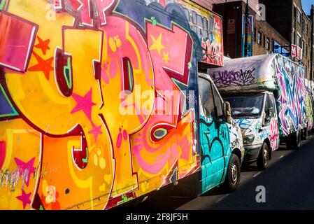 Lieferwagen bedeckt mit Graffiti, weiße Lieferwagen Camden Stockfoto