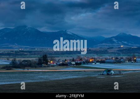 Blick auf Leziachov Dorf und Velka Fatra Berge, Slowakei. Stockfoto