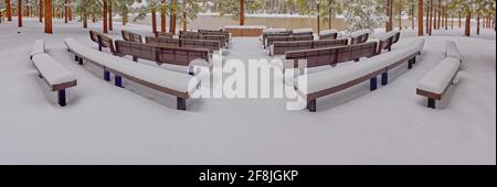 Schneebedecktes Amphitheater am Kaibab Lake AZ Stockfoto